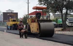 پروژه های میثاق در آستانه بهره برداری آغاز عملیات آسفالت قطعه اول پروژه بازگشایی ژ۵ محور شهید سلیمانی