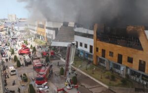 قدردانی طاعتی مقدم از گروه‌های امدادی در اطفاء حریق مجتمع ونوس منطقه آزاد انزلی